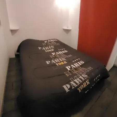 Au Calme, 200m Du Centre T2 Avec Balcon Et Parking Lägenhet *