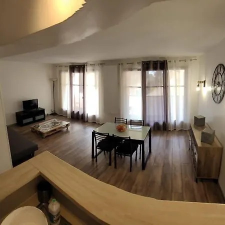 Au Calme, 200m Du Centre T2 Avec Balcon Et Parking * Cassis
