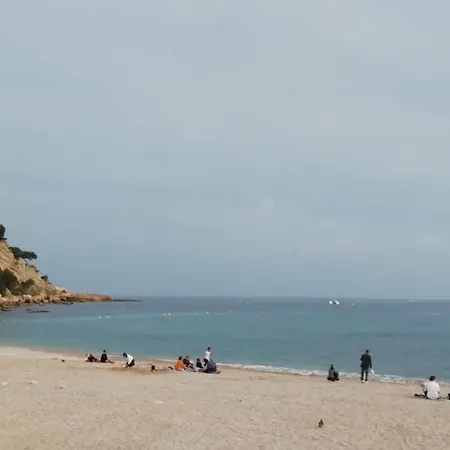 Au Calme, 200m Du Centre T2 Avec Balcon Et Parking Lägenhet *