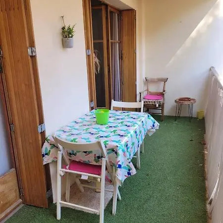 Au Calme, 200m Du Centre T2 Avec Balcon Et Parking Lägenhet *