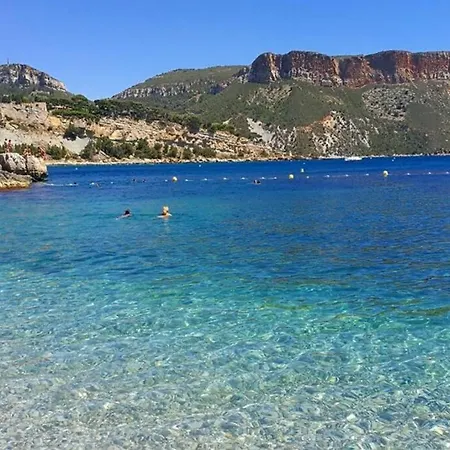 Au Calme, 200m Du Centre T2 Avec Balcon Et Parking Cassis