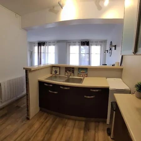Daire Au Calme, 200m Du Centre T2 Avec Balcon Et Parking *