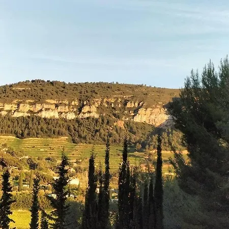 Au Calme, 200m Du Centre T2 Avec Balcon Et Parking Cassis
