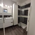 Au Calme, 200m Du Centre T2 Avec Balcon Et Parking *