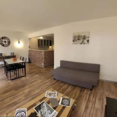 Au Calme, 200m Du Centre T2 Avec Balcon Et Parking アパート