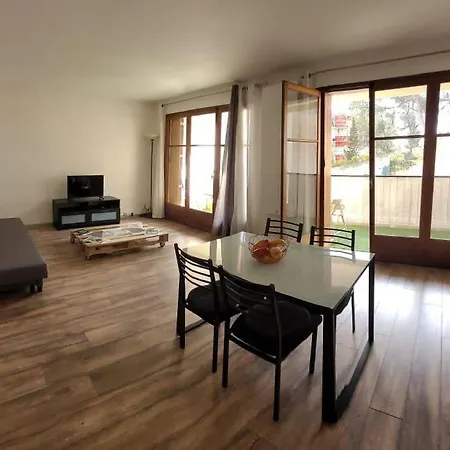 Au Calme, 200m Du Centre T2 Avec Balcon Et Parking * カシ